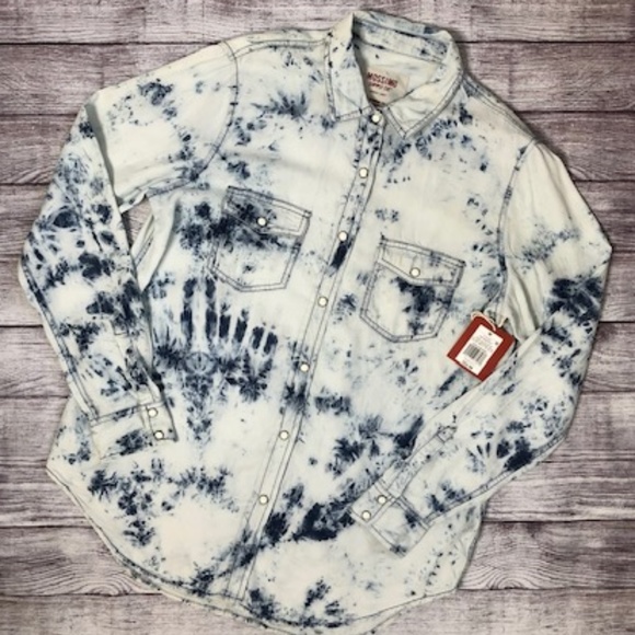 Mossimo Supply Co. Tops - MOSSIMO Women's Boyfriend Fit Snap Down Shirt